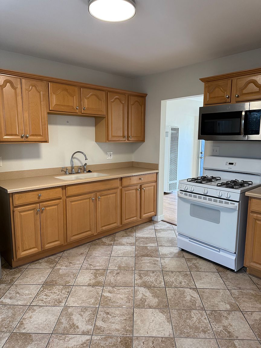 138-44 Elkwood Ave photo 4