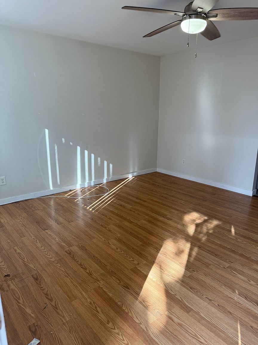 138-44 Elkwood Ave photo 2
