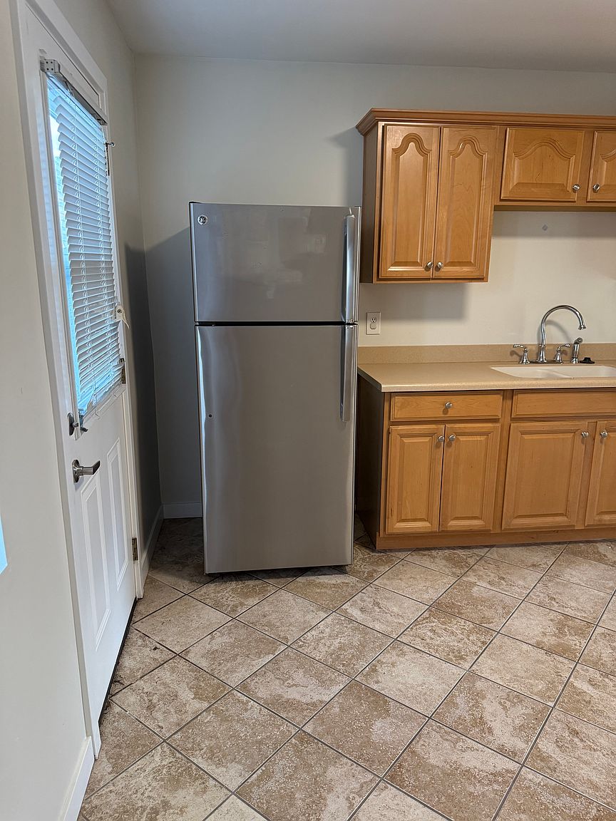 138-44 Elkwood Ave photo 5