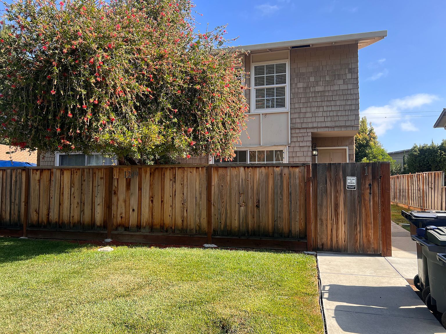 1249 W Washington Ave photo 2