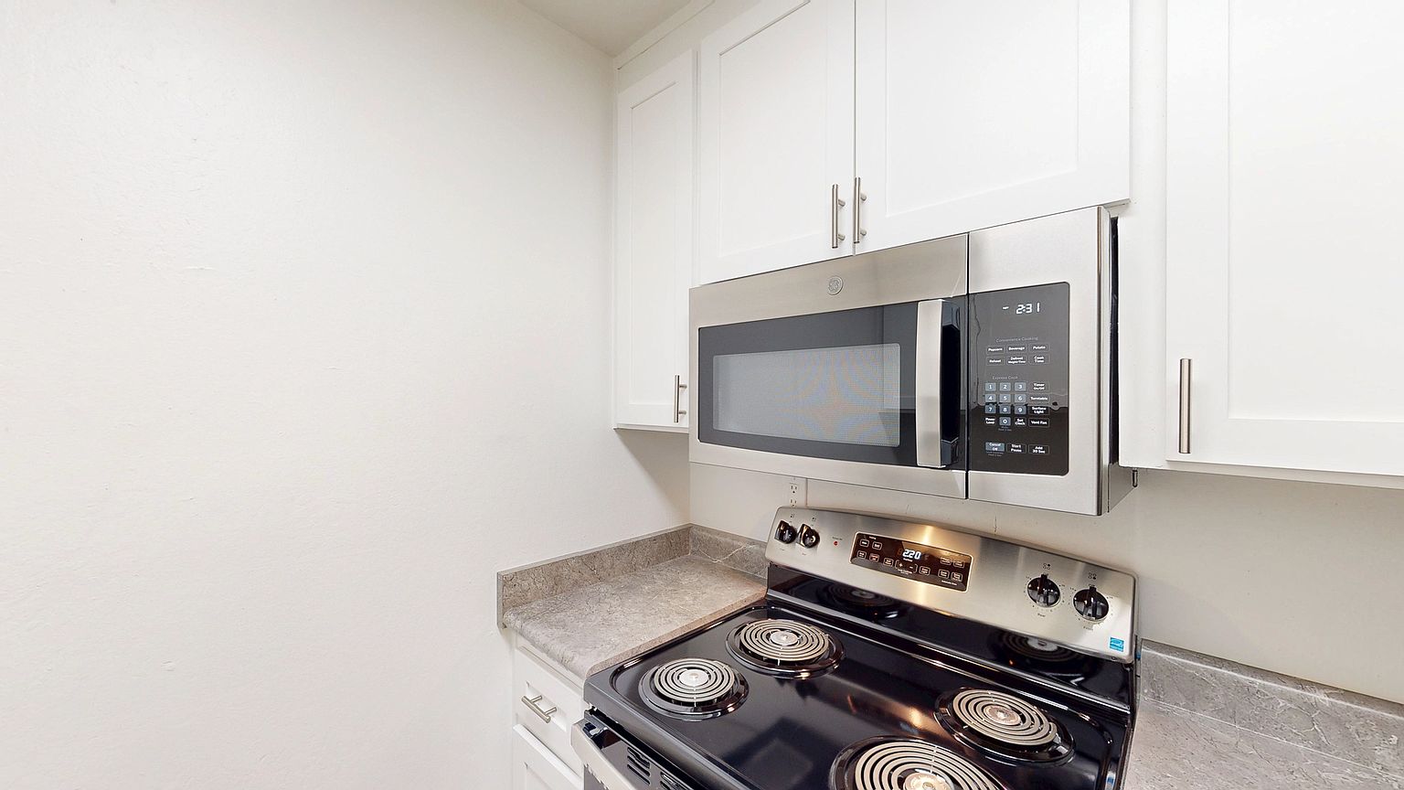 2BR/2BA Apartment on Alameda Del Prado - 440p · Novato photo 2