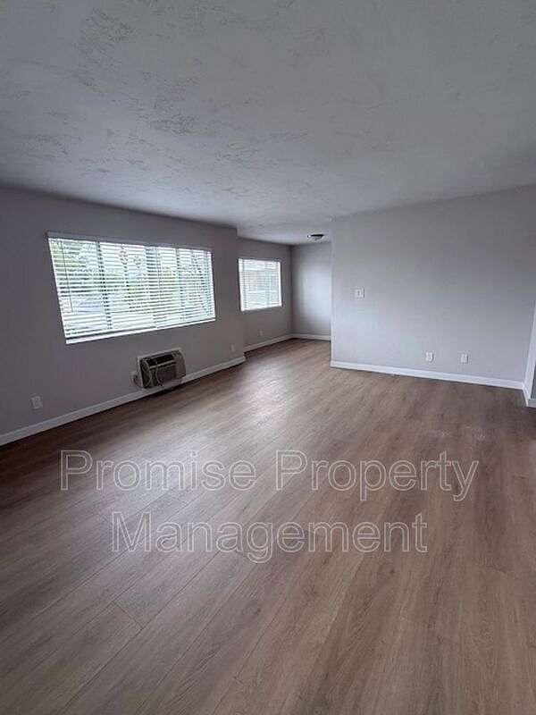 505 E Madison Ave E photo 3