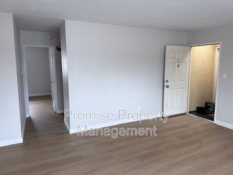 505 E Madison Ave E photo 4