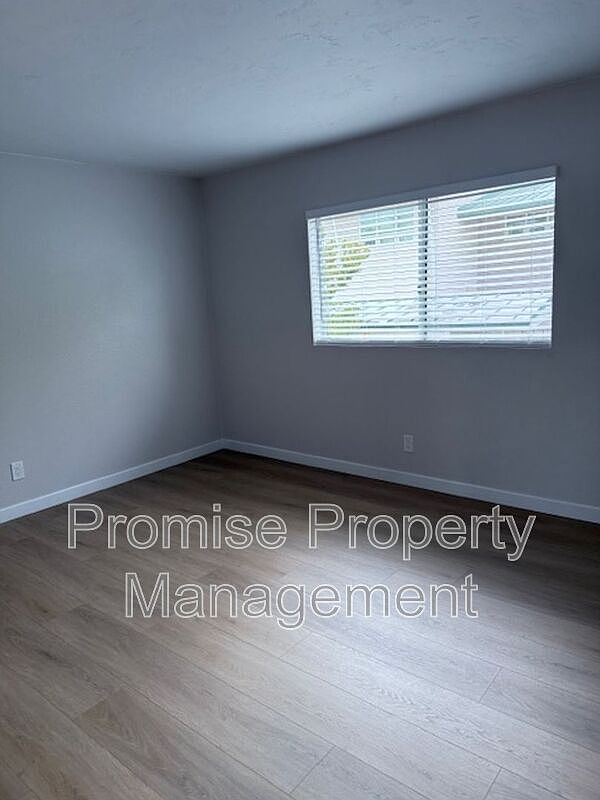 505 E Madison Ave E photo 5