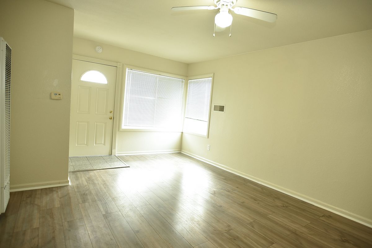 14817 Bancroft Ave photo 4