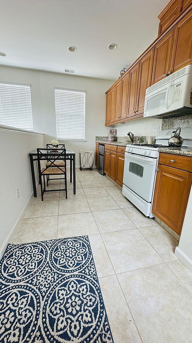 625 W Sombra Way photo 4