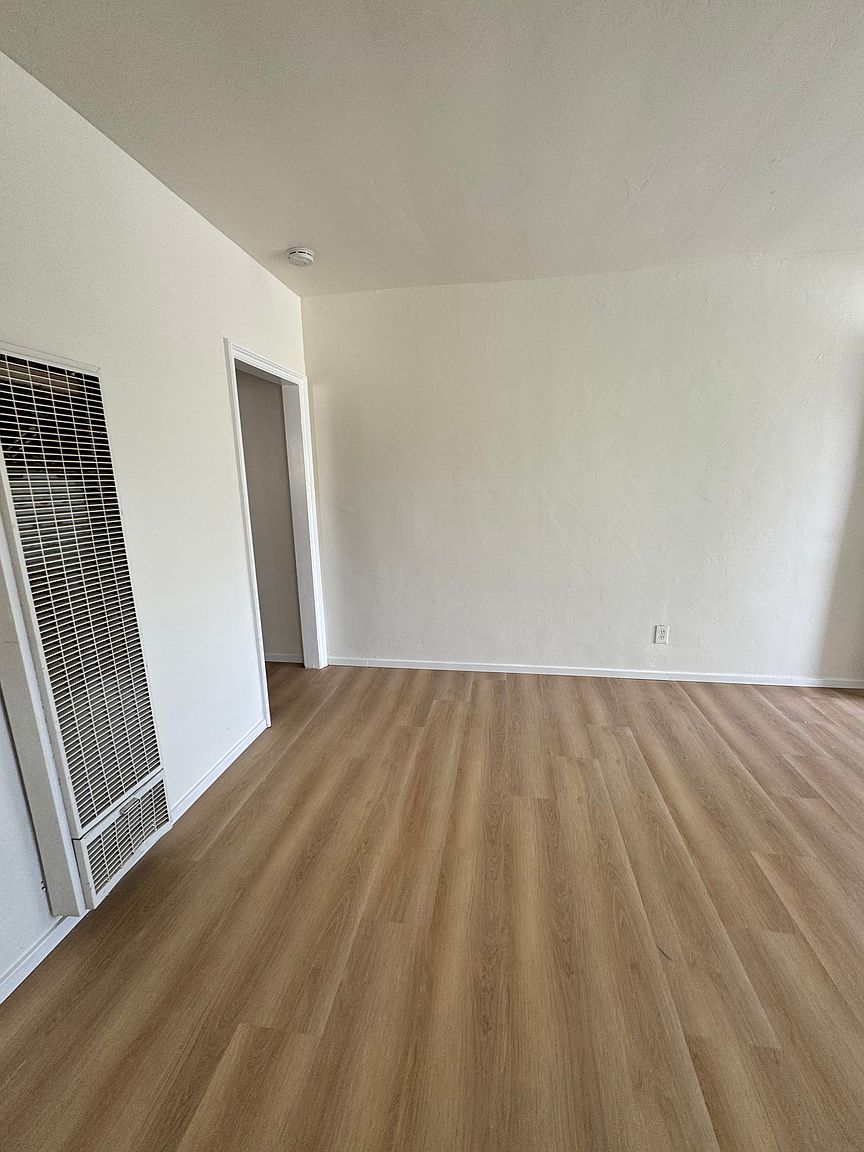 3863 Franklin Ave photo 5