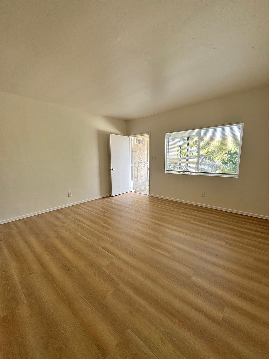 3863 Franklin Ave photo 3