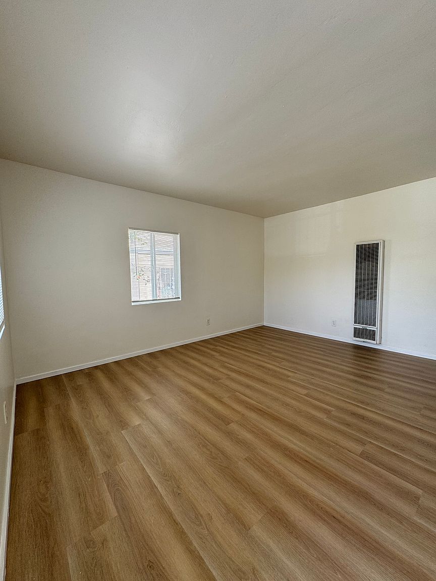 3863 Franklin Ave photo 4