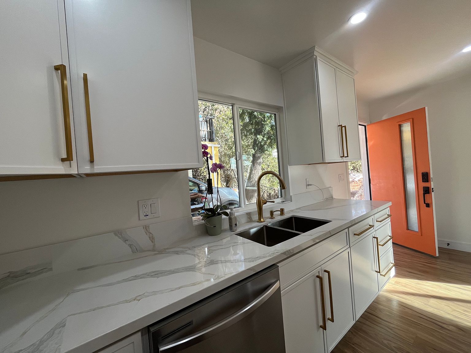 505 S Vine St photo 4