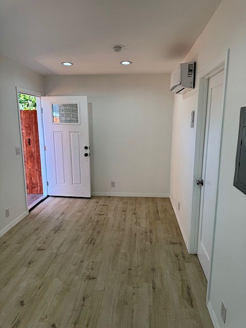 557 Roberta Ave photo 5