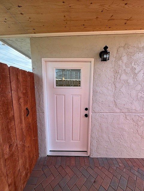 557 Roberta Ave photo 3
