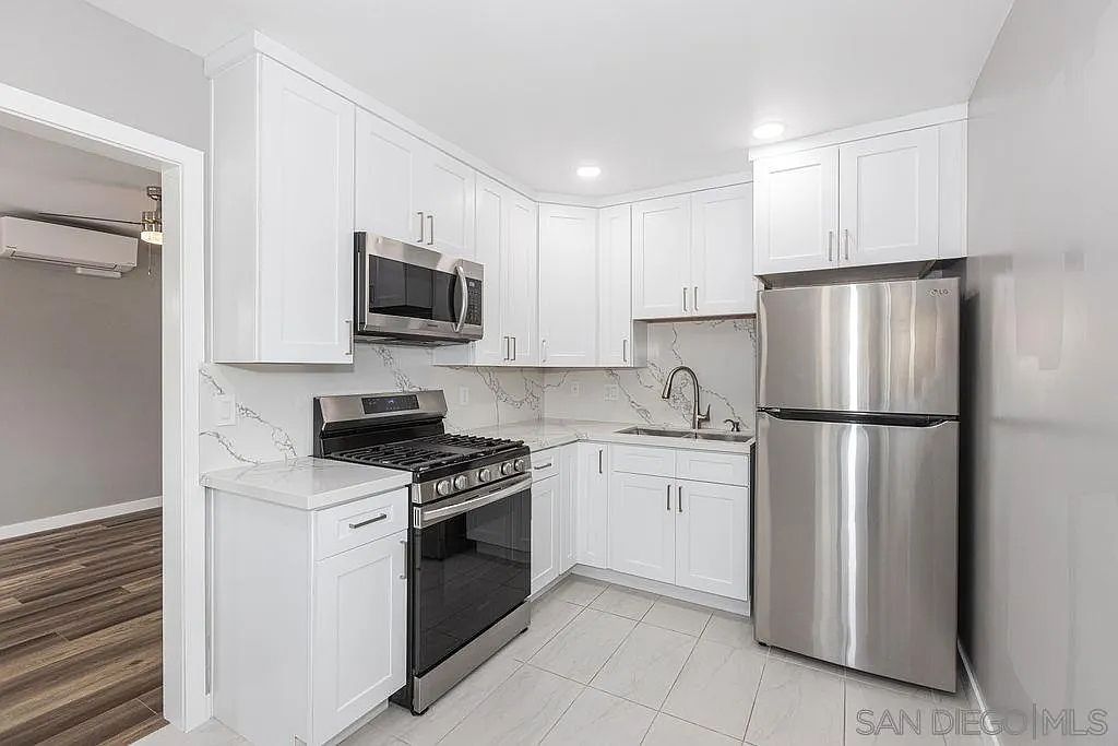 3177 Elm St photo 4
