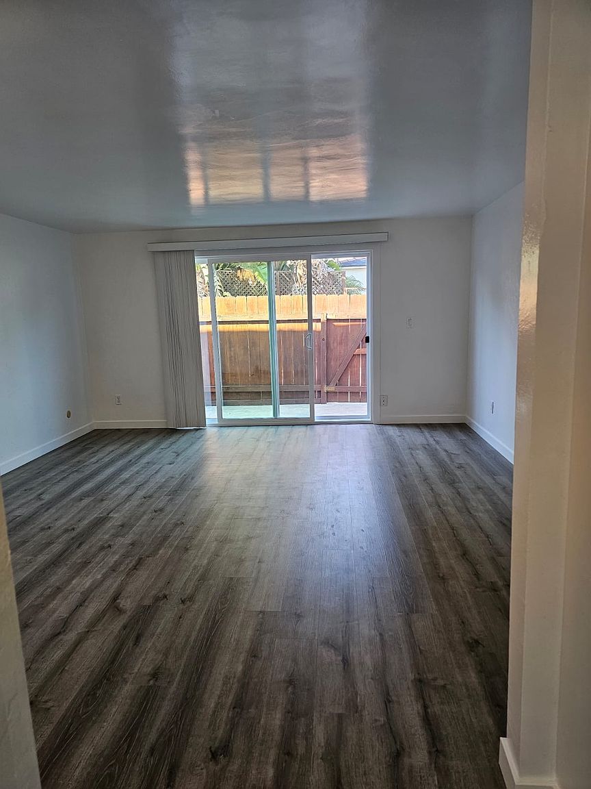 4266 Lamont St photo 2