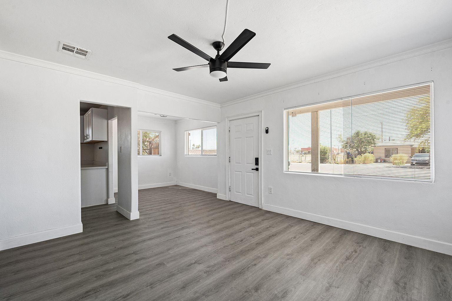 702 W Pepper Pl photo 3