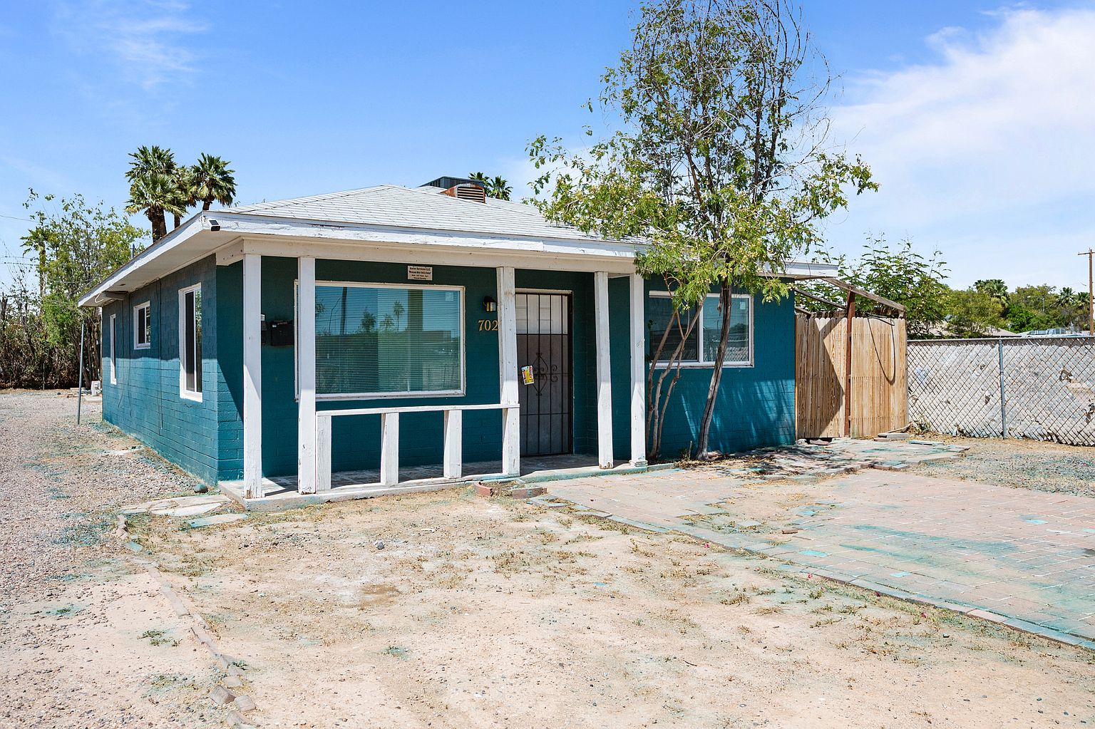 702 W Pepper Pl photo 2