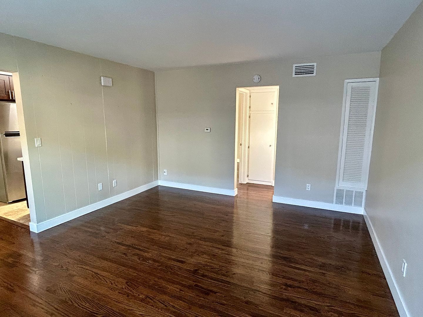 1 beds  1.0 baths (567 sqft) photo 2