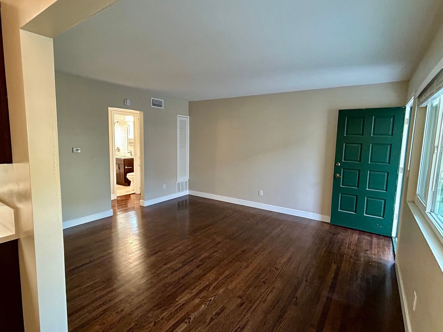 1 beds  1.0 baths (567 sqft) photo 3