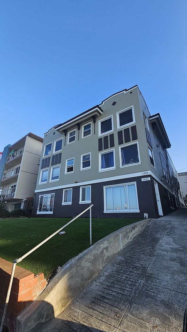 1400 Lakeshore Ave photo 3