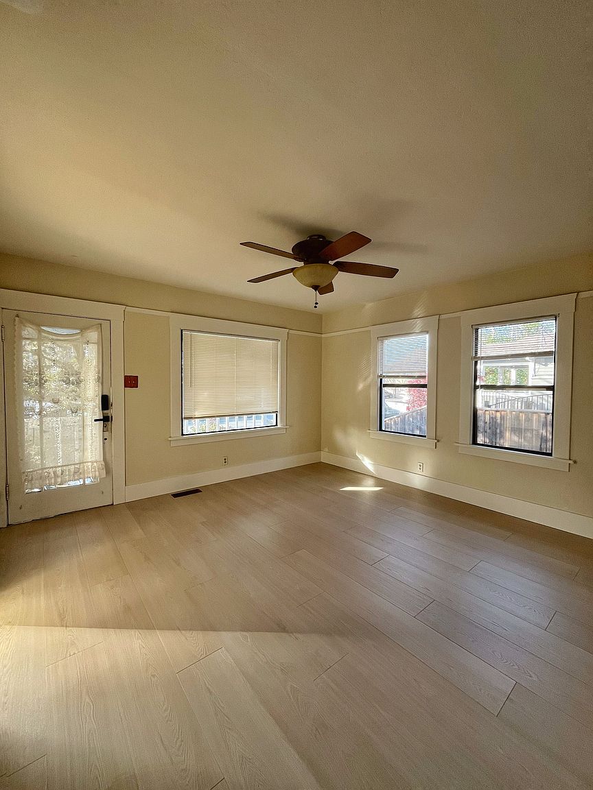 515 Oak Ave photo 2