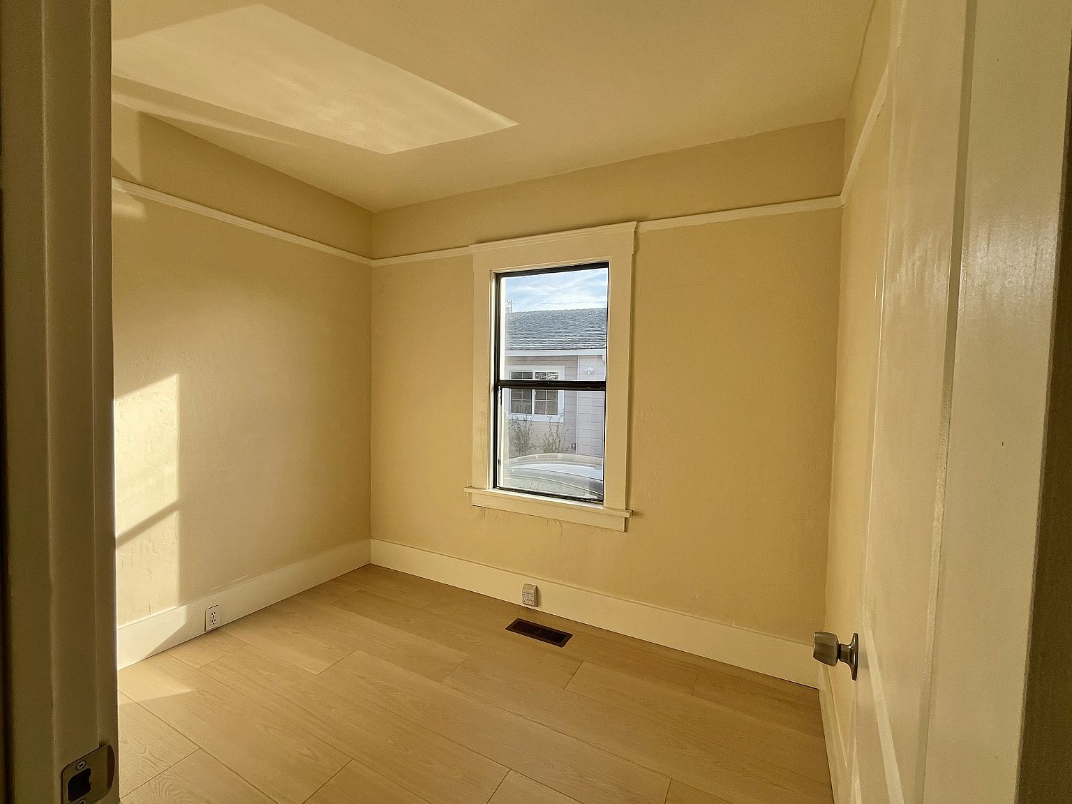515 Oak Ave photo 4