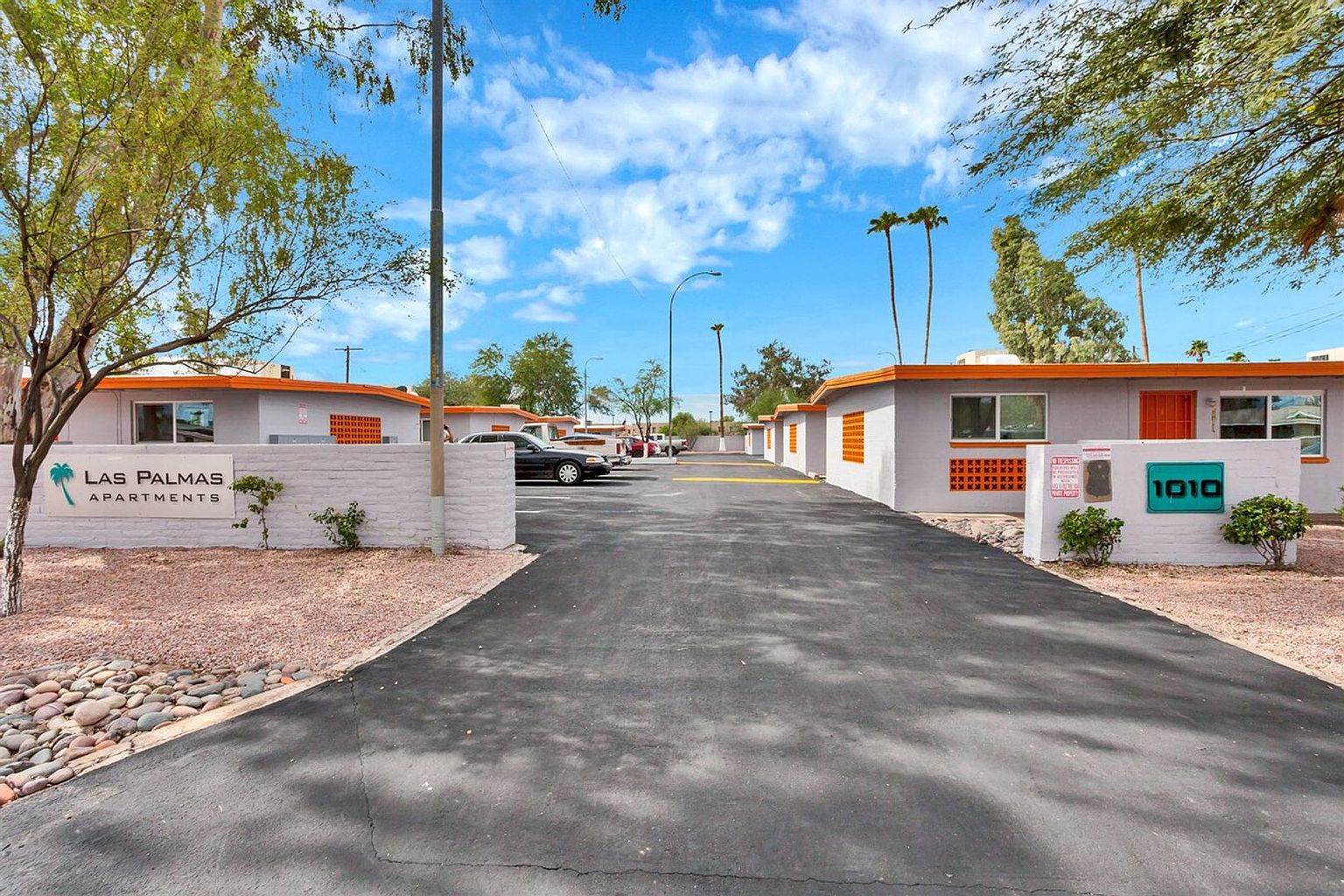 Las Palmas Apartments photo 3