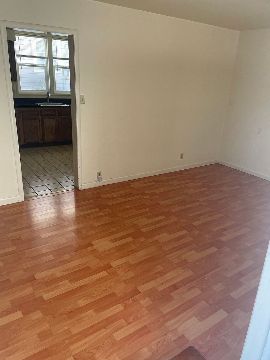 741 Lincoln Ave photo 4