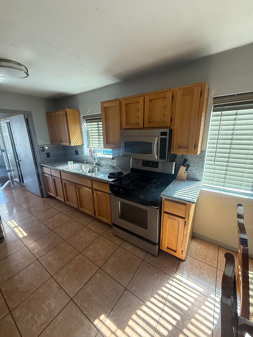 1302 W Main St photo 3