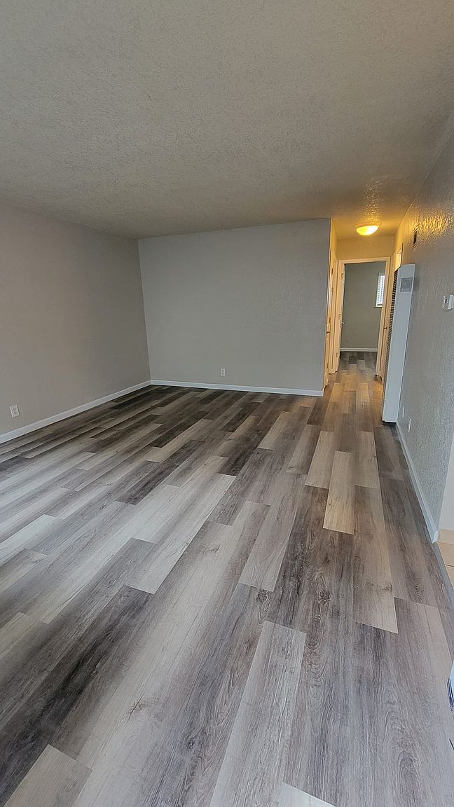 2050 Stanton Ave photo 2