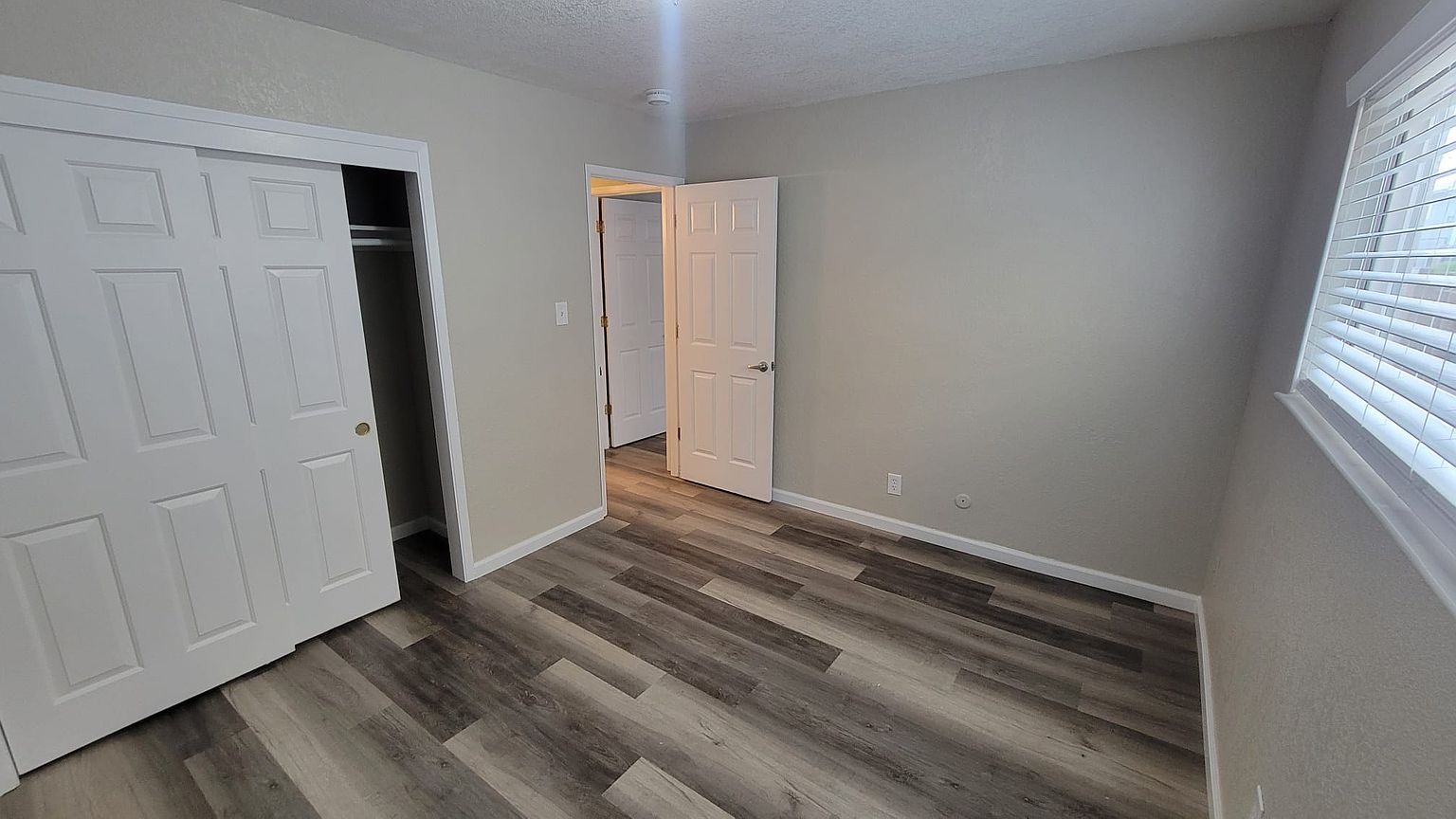 2050 Stanton Ave photo 5