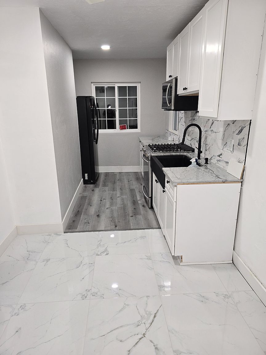 1429 Gowin St photo 5