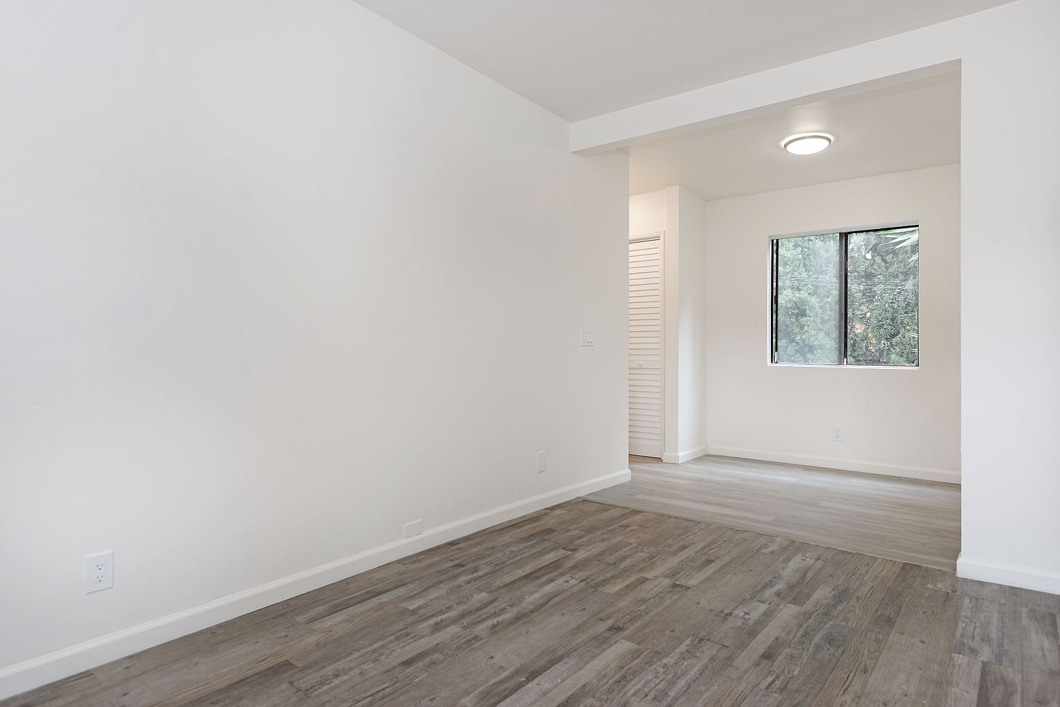 4357 Illinois St photo 3
