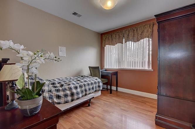 1103 W Latimer Ave Room 1 photo 5