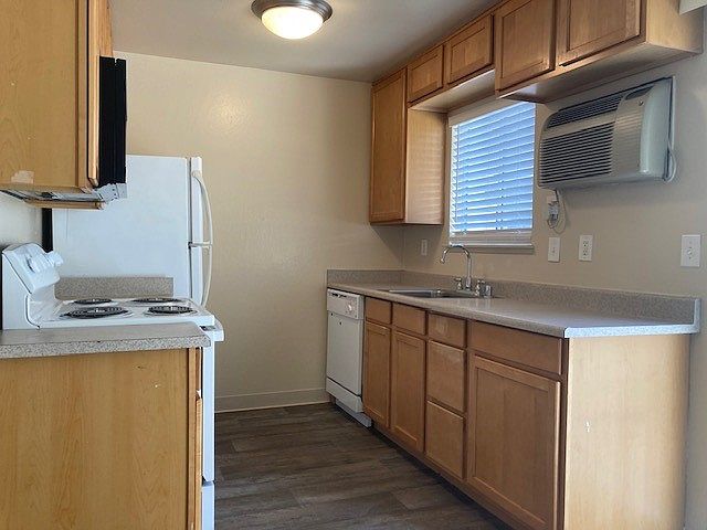 415 Susana St photo 4