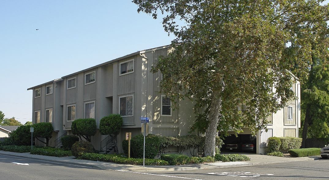 415 Susana St photo 2