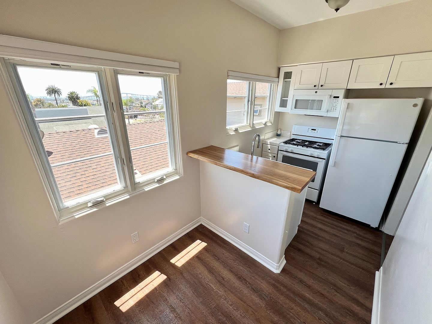 24095 photo 2