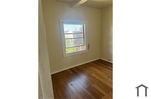 826 Mead Ave photo 3