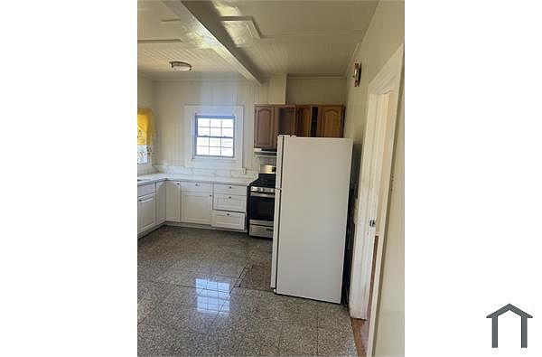 826 Mead Ave photo 4