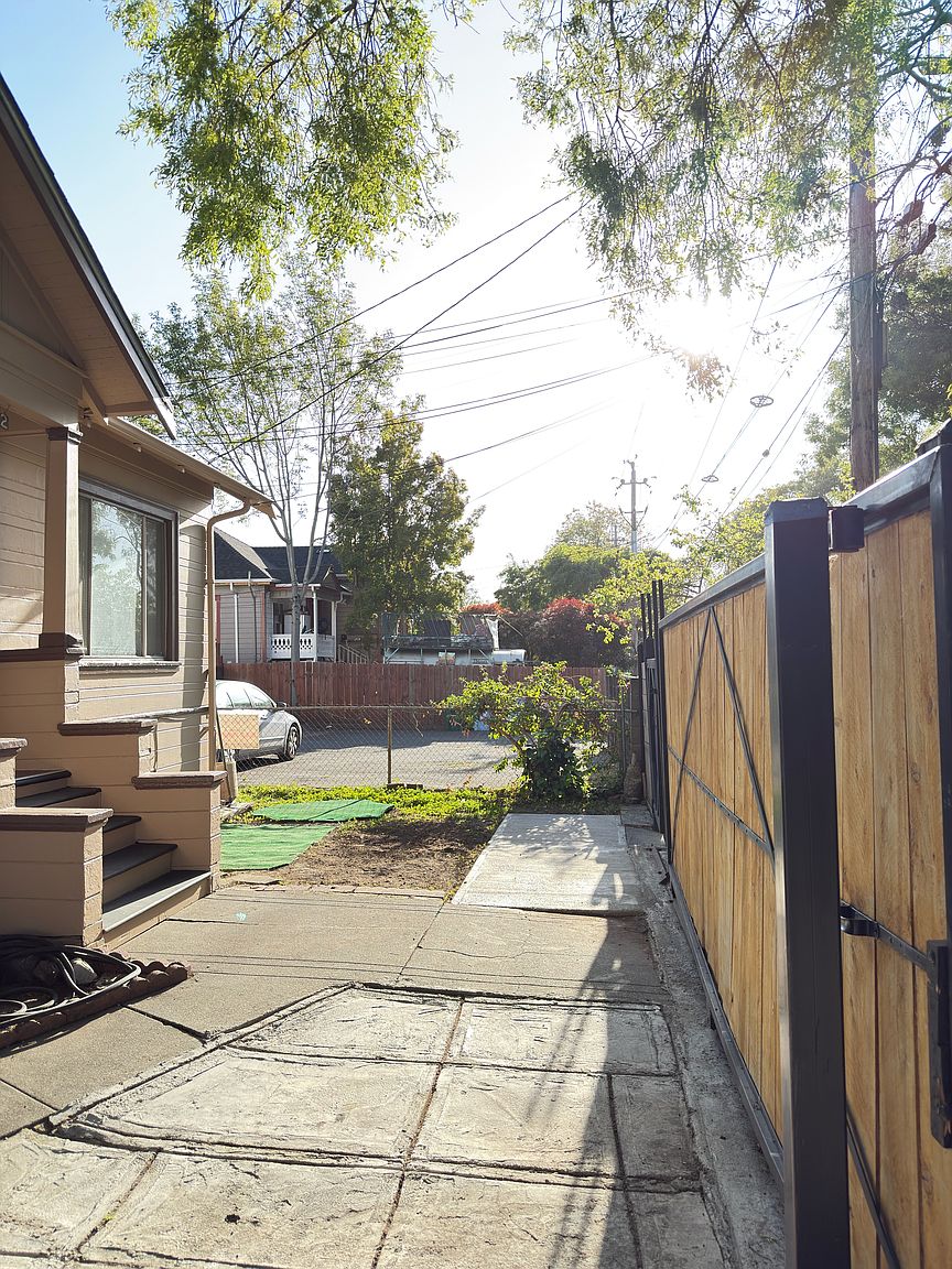 2BR/1BA Single Family House on Woolsey St · Berkeley photo 3