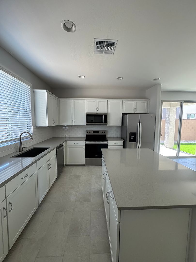 16510 W Whispering Wind Dr Surprise, AZ 85387 photo 4