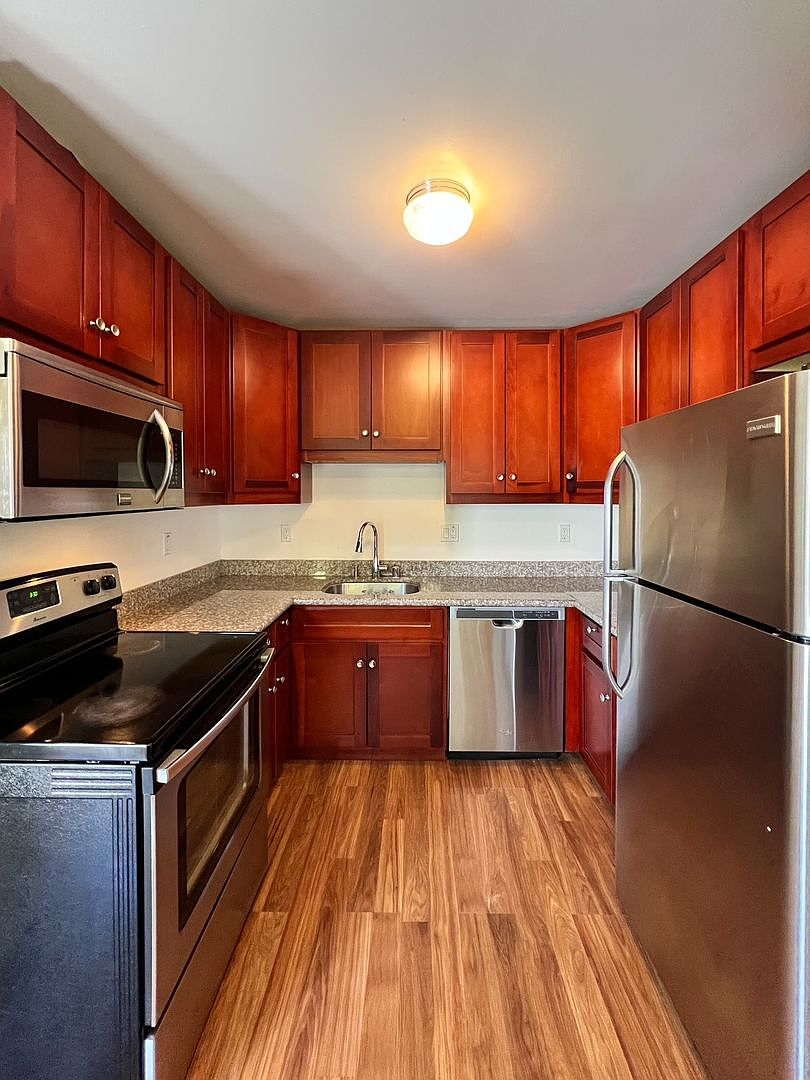 405-449 Riverside Dr photo 5
