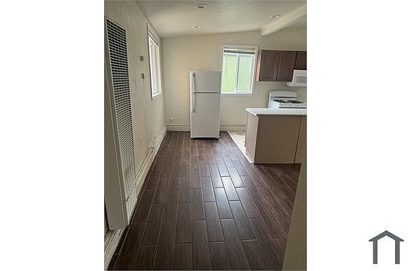 2418 Market St photo 2