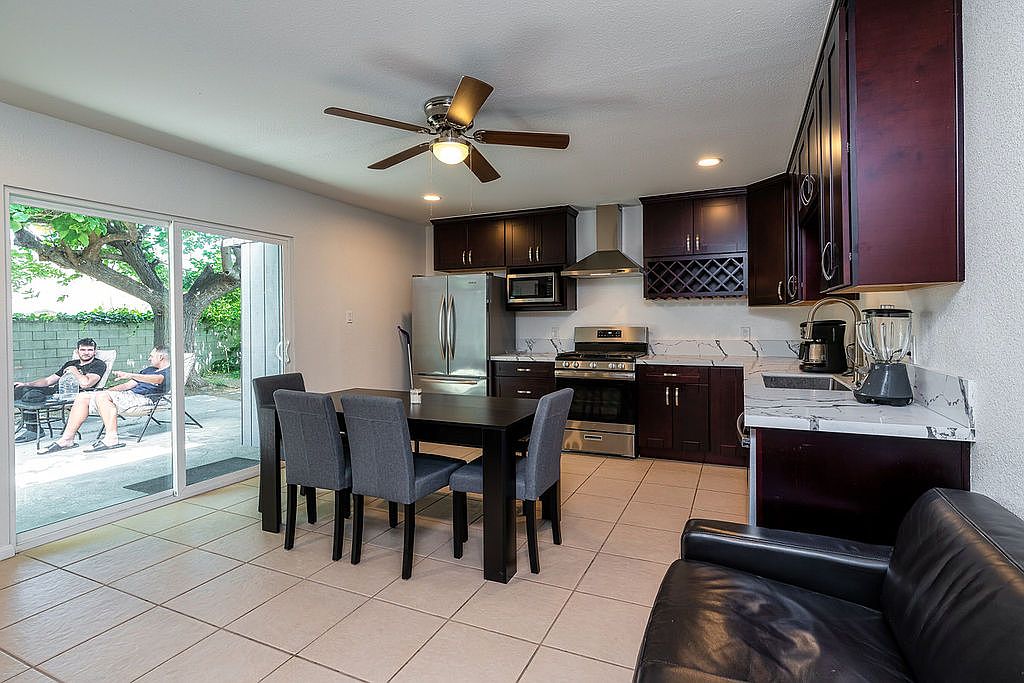 134 Tropicana Dr photo 2