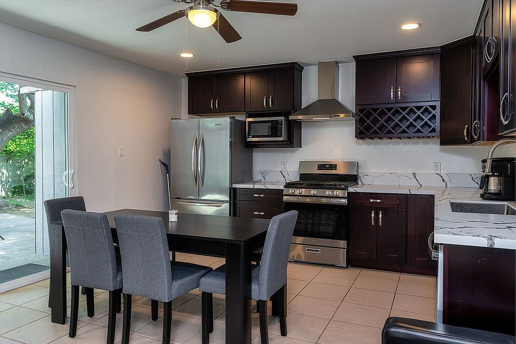 134 Tropicana Dr photo 3