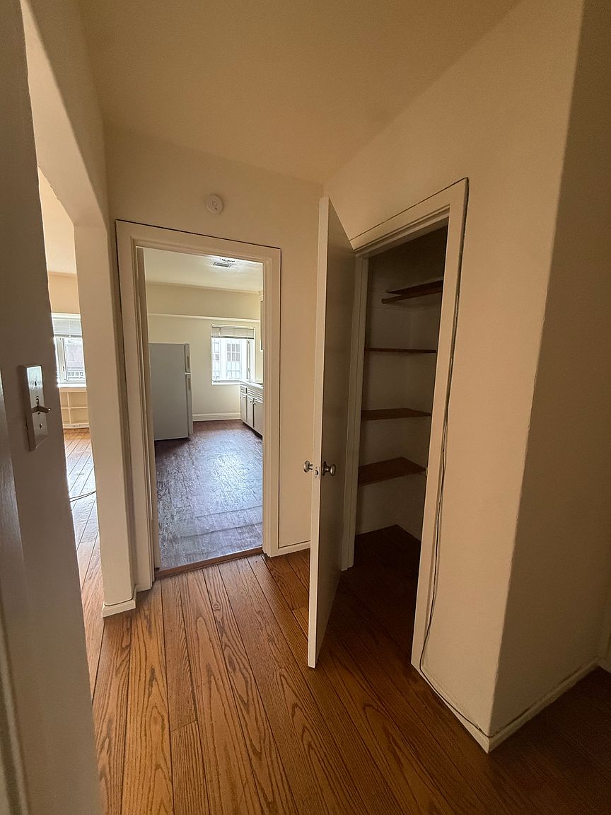 2110 Kittredge St photo 5