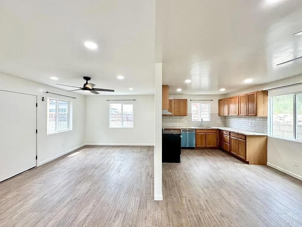 8778 Dallas St photo 5