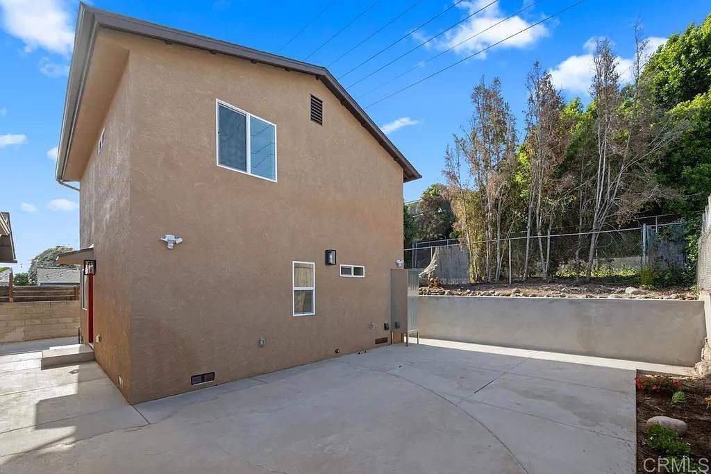8778 Dallas St photo 3