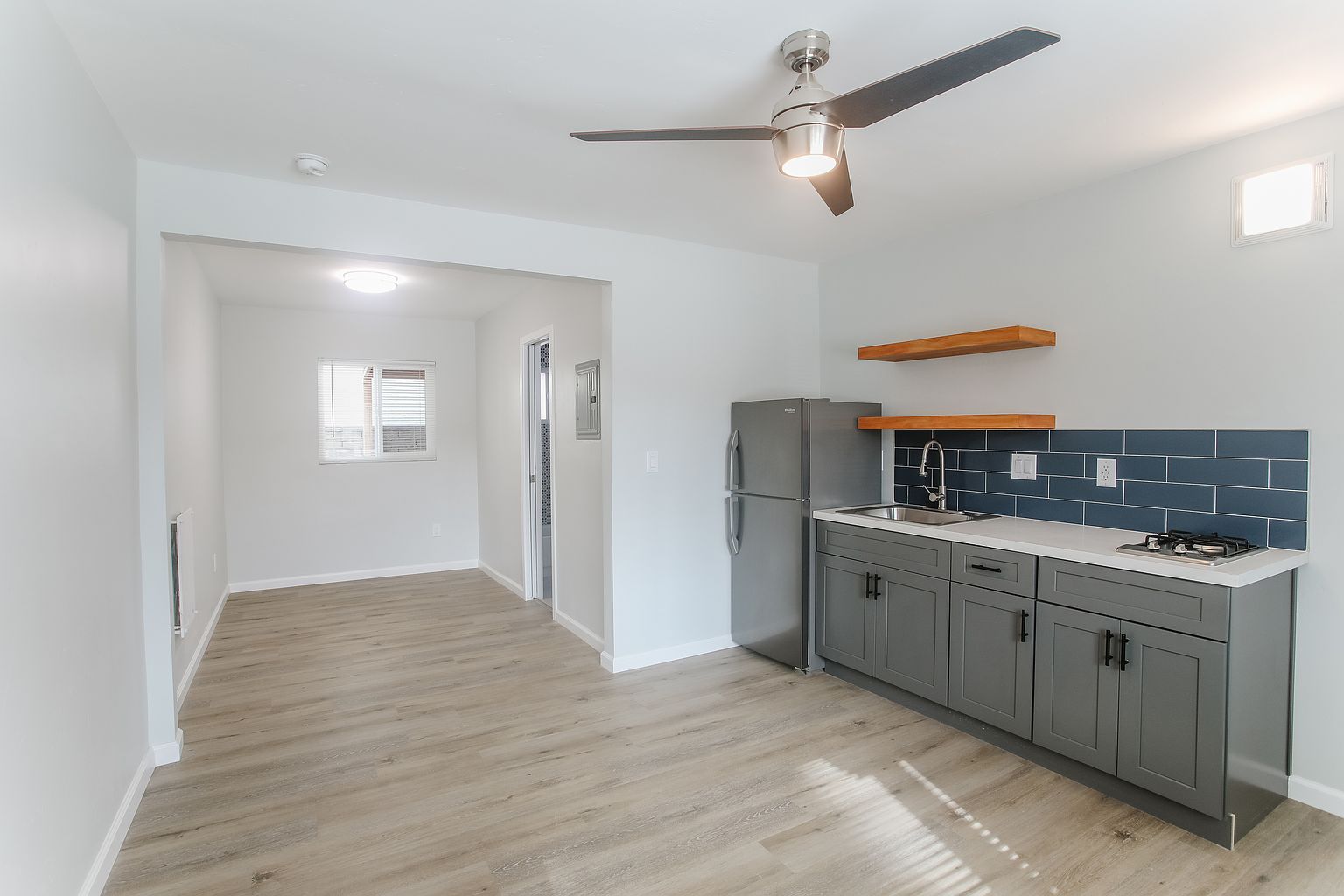 4205 Noyes St photo 2