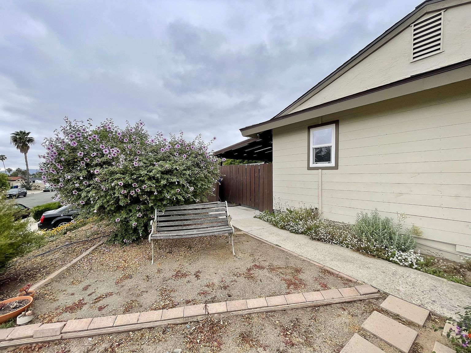 9556 1/2 Cecilwood Dr photo 4