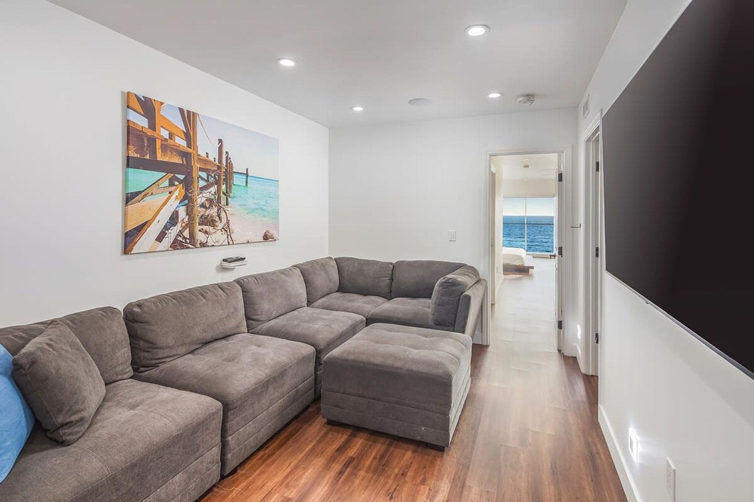 1062 Neptune Ave photo 3